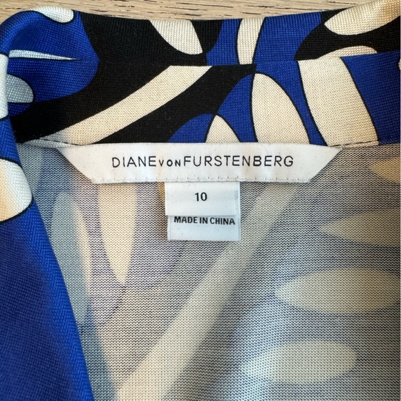 DIANE VON FURSTENBERG Celeste Wrap Romper. Size: 10. - Picture 4 of 7